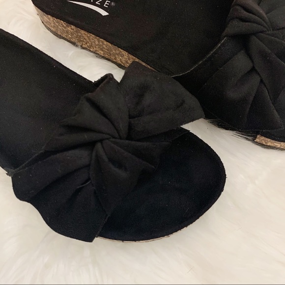 NEW Jayla Slip Ons- in Black - Picture 5 of 6